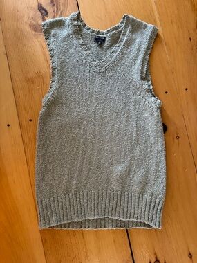 Todd Snyder Sage Green Sleeveless V-Neck Knit Vest